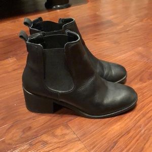 Steve Madden leather Chelsea boots